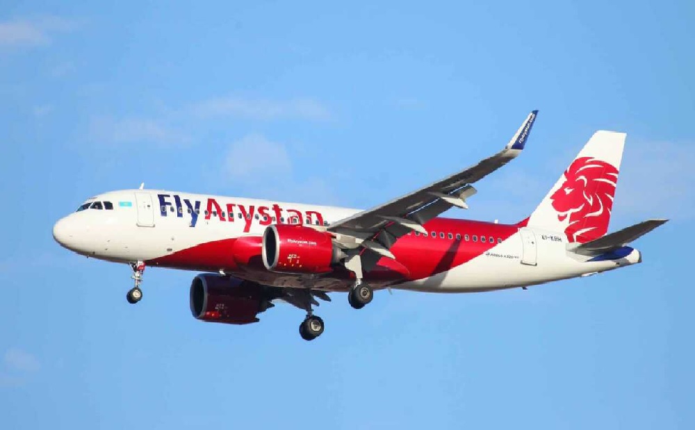 Миллиардные хищения выявили в авиакомпании FlyArystan